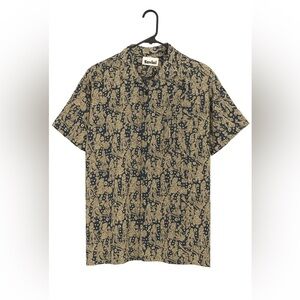 Savini Men’s 100% silk blue and white patterned button-up shirt.  Size Medium